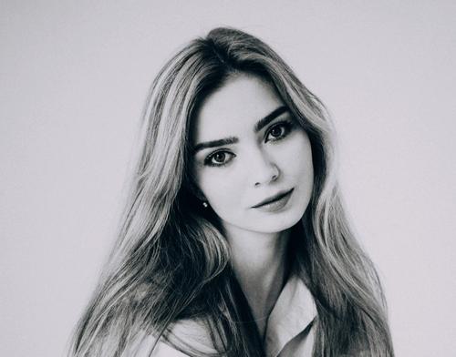 Актриса Алина Колесникова: «На курсе Бориса Клюева были одни суперкрасавицы»  