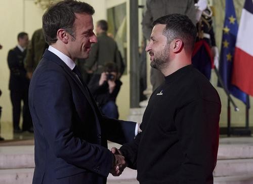 Макрон заявил, что Франция не поставляет Украине оружие, позволяющее атаковать территорию РФ