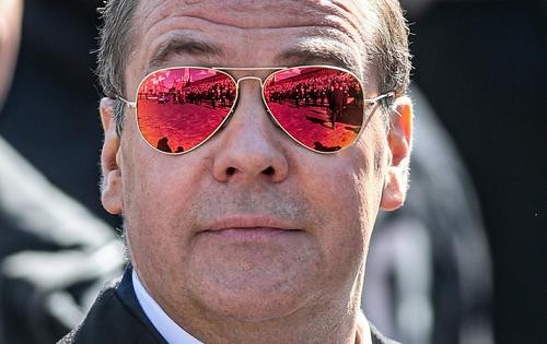 Медведев о выборах президента США: для России главное, чтобы американцы «не выбрали парня с деменцией»