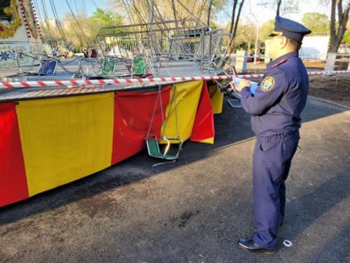 Минздрав Оренбурга: состояние одного пострадавшего после падения карусели в «Оренпарке» оценивается как крайне тяжёлое