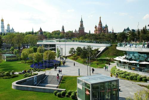 В московском парке Зарядье потушили пожар В московском парке Зарядье потушили пожар
