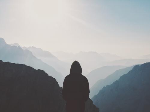 В результате переохлаждения во время забега на приморскую гору скончалась спортсменка