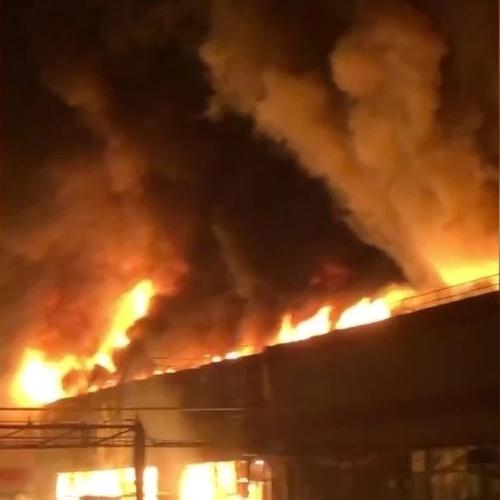 В Тольятти почти сутки тушили пожар в покрасочном цехе завода по производству металлических дверей