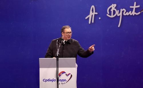 Вучич на фоне попыток властей Косова захватить здания муниципалитетов края пообещал сербскому населению решительную защиту Вучич на фоне попыток властей Косова захватить здания муниципалитетов края пообещал сербскому населению решительную защиту