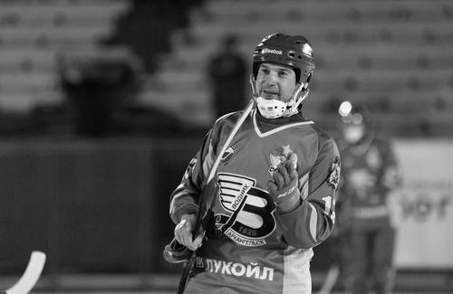 Федерация хоккея с мячом России сообщила о смерти защитника Иван Козлова, которому был 41 год Федерация хоккея с мячом России сообщила о смерти защитника Иван Козлова, которому был 41 год