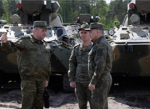 Сергей Шойгу совершил рабочую поездку в войска ЗВО