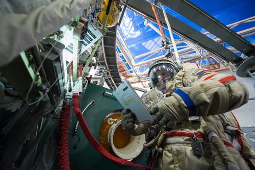 Гендиректор Первого канала Эрнст, режиссер Шипенко и актриса Пересильд удостоены госпремии за фильм «Вызов»