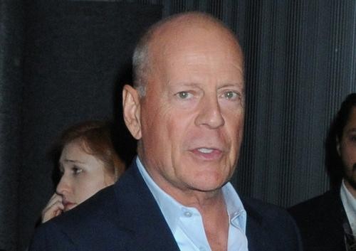 Дочь страдающего деменцией Брюса Уиллиса сообщила, что отец еще узнает ее Дочь страдающего деменцией Брюса Уиллиса сообщила, что отец еще узнает ее