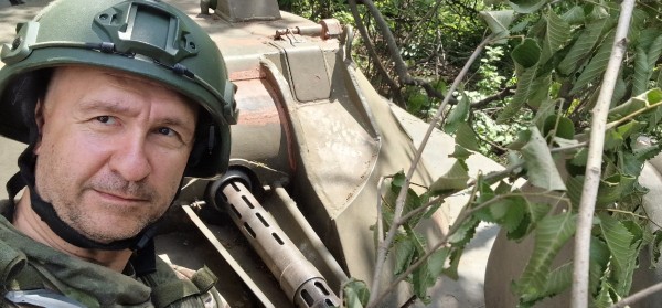 Военный корреспондент Эдуард Самылин: Умею хорошо стрелять и Родину люблю Военный корреспондент Эдуард Самылин: Умею хорошо стрелять и Родину люблю