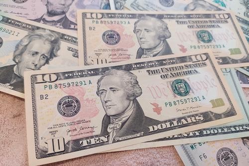 Банк «Тинькофф» вводит с 5 июня комиссии за пополнение счета наличной валютой Банк «Тинькофф» вводит с 5 июня комиссии за пополнение счета наличной валютой