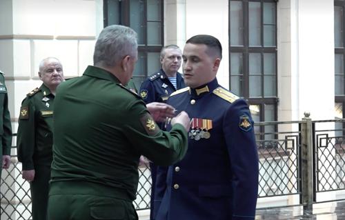 Сергей Шойгу вручил госнаграды участникам специальной военной операции  