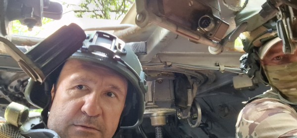 Военный корреспондент Эдуард Самылин: Умею хорошо стрелять и Родину люблю Военный корреспондент Эдуард Самылин: Умею хорошо стрелять и Родину люблю