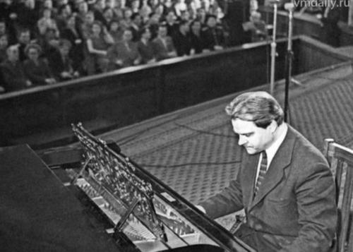 Мелодии Хренникова навсегда вошли в музыкальный код России Мелодии Хренникова навсегда вошли в музыкальный код России