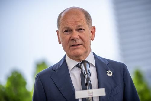 Bild: толпа немцев на фестивале СДПГ назвала Шольца «разжигателем конфликта» на Украине