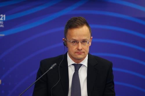 Глава МИД Венгрии Сийярто заявил, что диалог с министром иностранных дел России Лавровым важен для урегулирования конфликта