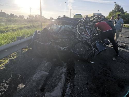 Пять человек погибли в результате столкновения легкового автомобиля с грузовиком в Нижегородской области Пять человек погибли в результате столкновения легкового автомобиля с грузовиком в Нижегородской области