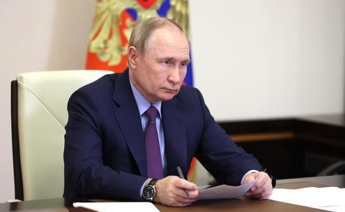 Путин до конца текущего года продлил ответные меры России на потолок цен на нефть Путин до конца текущего года продлил ответные меры России на потолок цен на нефть