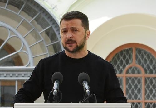 Зеленский: у Киева пока нет доказательств того, что разрушение Каховской ГЭС произошло по вине России Зеленский: у Киева пока нет доказательств того, что разрушение Каховской ГЭС произошло по вине России