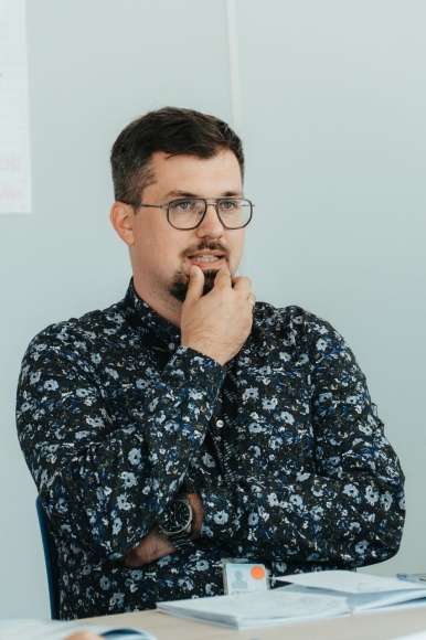 Журналист-педагог Алексей Якель: каждый человек в нашем обществе должен воспитывать критическое мышление