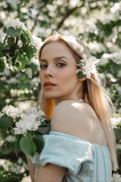 Актриса Полина Давыдова: «Ты можешь не видеть Сергея Шакурова глазами, но спиной почувствуешь, что он подошёл»