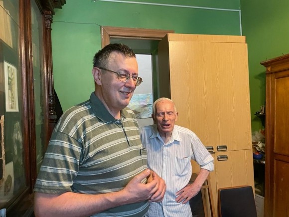 Щит Родины в красных клещах Щит Родины в красных клещах