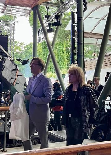 Пугачева в шортах с мужем-иноагентом Галкиным пришли на концерт в Юрмале, организованный Вайкуле Пугачева в шортах с мужем-иноагентом Галкиным пришли на концерт в Юрмале, организованный Вайкуле