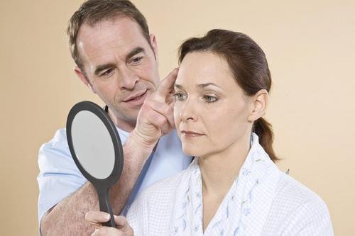 Кардиологи установили связь между морщинами и проблемами с сердцем