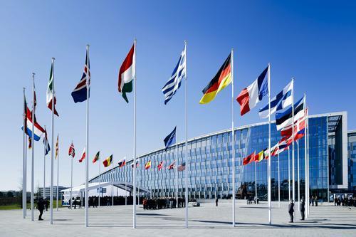 Внешне - ярмарка тщеславия, по сути – ведьмин шабаш