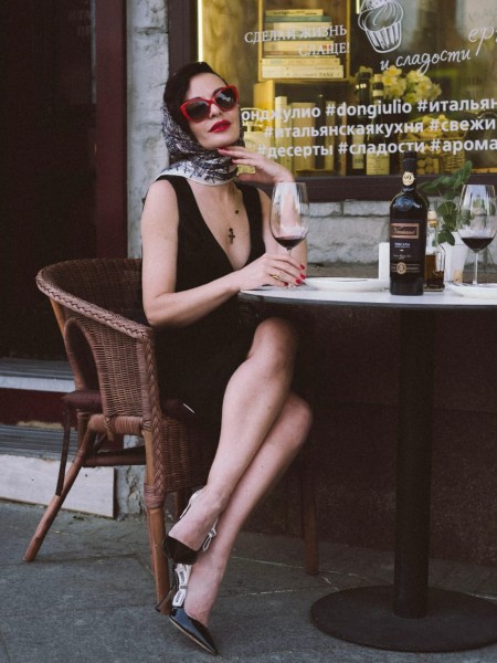 Актриса и продюсер Ирина Воронова: «Наш фильм – не месть блогерам-миллионникам, а просто предупреждение» Актриса и продюсер Ирина Воронова: «Наш фильм – не месть блогерам-миллионникам, а просто предупреждение»