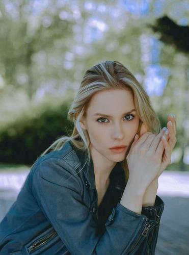 Актриса Полина Давыдова: «Ты можешь не видеть Сергея Шакурова глазами, но спиной почувствуешь, что он подошёл»