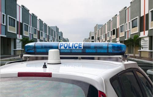 Во Франции собрали более 1.6 млн евро для семьи полицейского, виновного в убийстве хулигана Во Франции собрали более 1.6 млн евро для семьи полицейского, виновного в убийстве хулигана