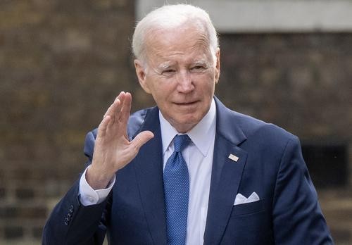 Байден заявил, что Украина не вступит в НАТО до завершения конфликта Байден заявил, что Украина не вступит в НАТО до завершения конфликта