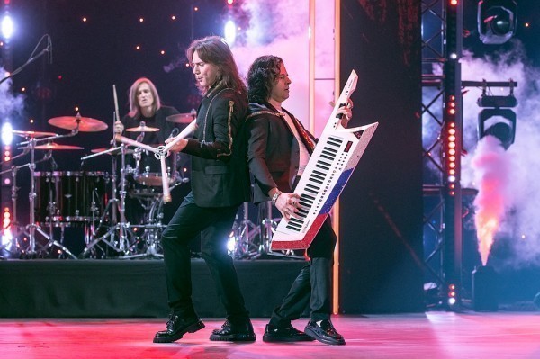 «Русское Радио» отказалось от рейтинговых исполнителей в пользу  патриотизма и доказало, что он востребован