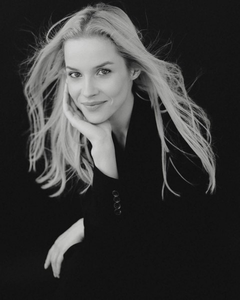 Актриса Полина Давыдова: «Ты можешь не видеть Сергея Шакурова глазами, но спиной почувствуешь, что он подошёл»