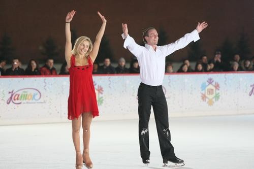 Татьяна Навка рассказала о встрече с выписанным из больницы Романом Костомаровым и его женой Оксаной Домниной Татьяна Навка рассказала о встрече с выписанным из больницы Романом Костомаровым и его женой Оксаной Домниной