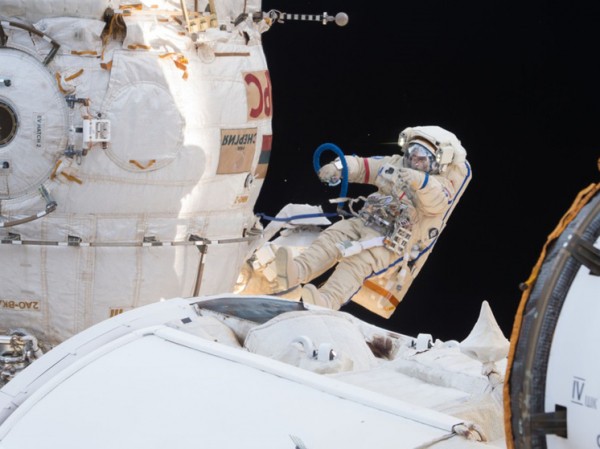 Российские ученые исследовали полотенце с пылью из открытого космоса