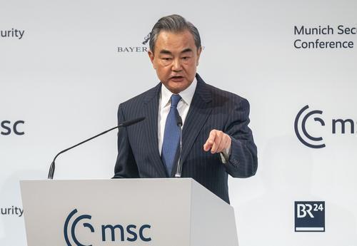 Ван И: Китай и Британия должны объединить усилия для преодоления глобальных вызовов