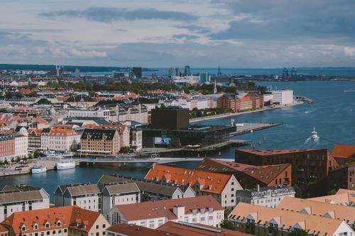 Перед зданием посольства Ирака в Копенгагене состоялась акция с сожжением Корана  Перед зданием посольства Ирака в Копенгагене состоялась акция с сожжением Корана