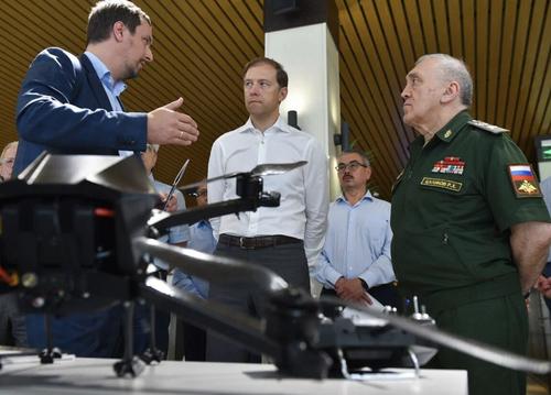 Мантуров и Цаликов ознакомились с научными разработками ВИТ «ЭРА»