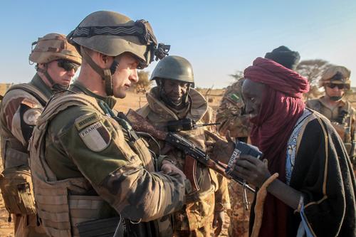 Военный переворот в Нигере, контингент спецназовцев из Франции в этой стране пока не реагирует