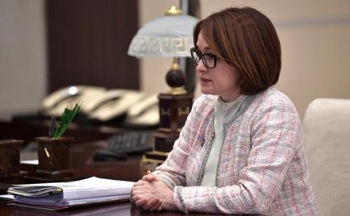 Набиуллина заявила, что курс рубля снижается под влиянием динамики внешней торговли