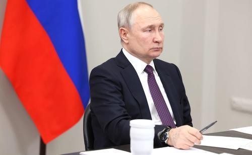 Путин назвал ложью заявления, что Украина кормит голодающих всего мира Путин назвал ложью заявления, что Украина кормит голодающих всего мира