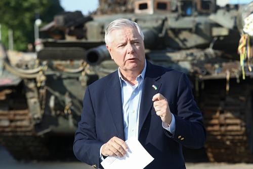 Сенатор США Грэм заявил, что намерен добиваться принятия резолюции, призывающей дать Украине членство в НАТО