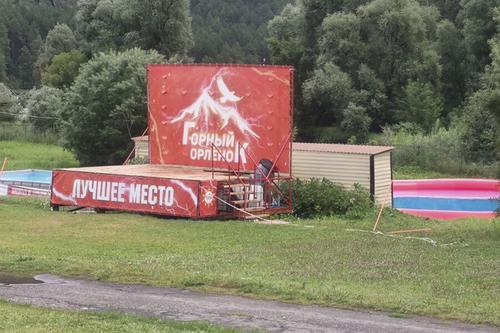 В детском оздоровительном лагере на Алтае отравились 67 ребят, СКР и прокуратура проводят расследование