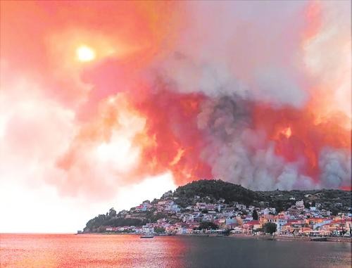 Ураганы в регионах России и пожары в Европе и Азии