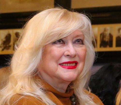 Актрису Ирину Мирошниченко похоронят в понедельник на Троекуровском кладбище Актрису Ирину Мирошниченко похоронят в понедельник на Троекуровском кладбище