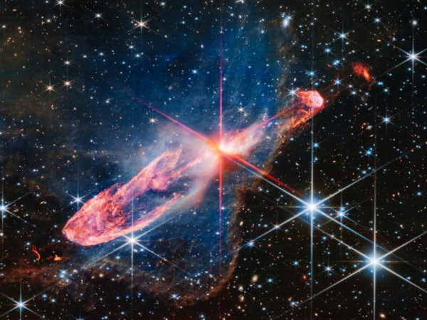 Телескоп НАСА обнаружил в глубоком космосе загадочный объект