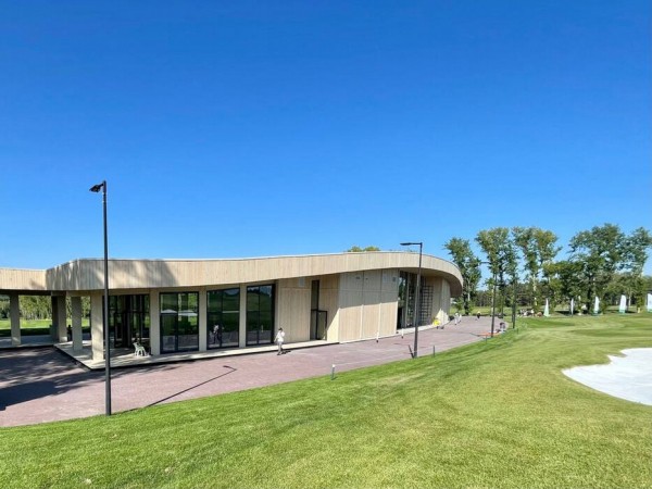 В Красноярске открылся гольф-комплекс мирового уровня