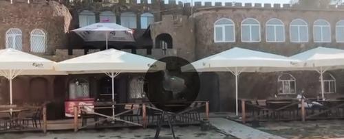 Работник кафе под Одессой выгнала военного, потребовавшего выключить русскую музыку Работник кафе под Одессой выгнала военного, потребовавшего выключить русскую музыку