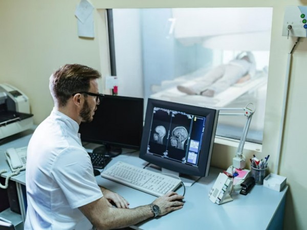 Впервые в мире в мозгу австралийской женщины обнаружен живой червь